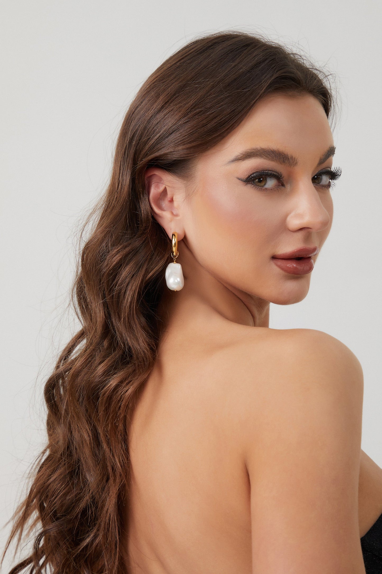 Unique Asymmetrical Gold Rope Chain  Baroque Pearl Drop Earrings